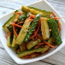 Очень вкусный салат из огурцов