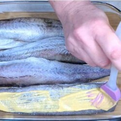 Смазываю минтай горчицей и запекаю в духовке. Простой рецепт вкусной и сочной рыбы - Вкусные рецепты - медиаплатформа МирТесен