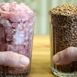 Гречку не варим, а запекаем в духовке вместе с фаршем