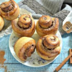 Булочки с корицей из слоёного дрожжевого теста