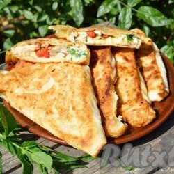 Лаваш с курицей, помидорами и сыром на сковороде - 19 пошаговых фото в рецепте