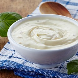 Домашний плавленый сыр с кремовой консистенцией: Идеальная намазка для бутербродов всего за 7 минут