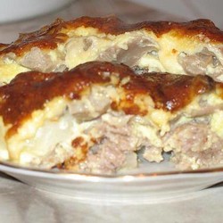 Мясная запеканка с картофелем, грибами и сыром