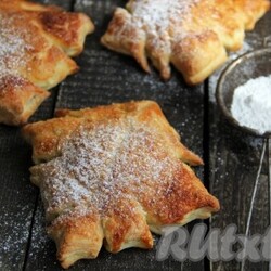 Пирожки с яблоками из слоёного теста - 11 пошаговых фото в рецепте