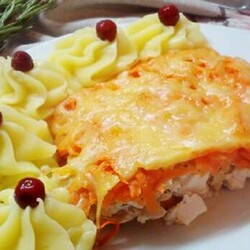 Курочка «под одеялом»: выходит сочнее, чем мясо по-французски - Вкусные рецепты - медиаплатформа МирТесен
