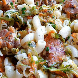 Готовим макароны почти как плов. Добавляем на сковороду к мясу, овощам, и перемешиваем - Steak Lovers - медиаплатформа МирТесен