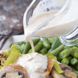 8 интересных рецептов сметанного соуса