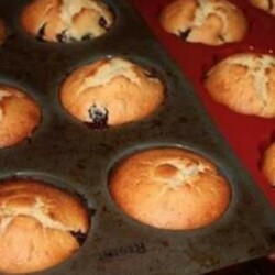 Пышные манные кексы с изюминкой. Тесто хорошо поднимается и легко запекается - Скатерть-Самобранка - медиаплатформа МирТесен