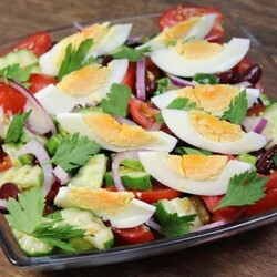 Надоел обычный овощной салат? Тогда приготовьте вот такой, заправка просто «пальчики оближешь» - Вкусные рецепты - медиаплатформа МирТесен