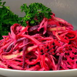 Салат с овощами и мясом: необычное сочетание сырых овощей и обжаренного мяса. - БУДЕТ ВКУСНО! - медиаплатформа МирТесен