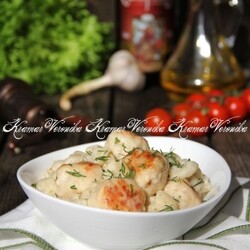 Куриные тефтели в сметанном соусе на сковороде - 8 пошаговых фото в рецепте