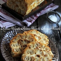 Торт "Полено" из слоёного теста со сгущёнкой - 15 пошаговых фото в рецепте