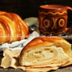 Пирог с творогом из дрожжевого теста в духовке