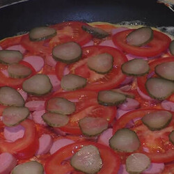 Ленивая пицца на обычной сковороде: испекли за 15 минут - Steak Lovers - медиаплатформа МирТесен