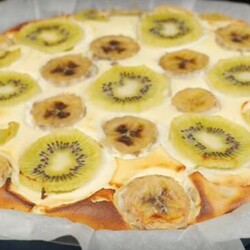 Творожная запеканка с бананом и киви