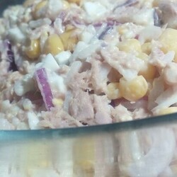 Салат с тунцом и рисом - пошаговый рецепт с фото. Автор рецепта Елена .