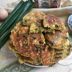 Ну очень ленивые пирожки с луком и яйцом