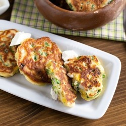 Оладьи с луком и яйцом