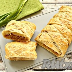 Кулебяка из слоёного теста с капустой - 10 пошаговых фото в рецепте
