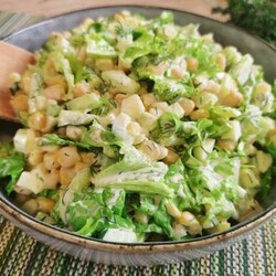 Весенний салат с кукурузой