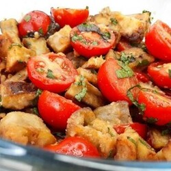 Вкусный салат из баклажанов с помидорами - Четыре вкуса - медиаплатформа МирТесен