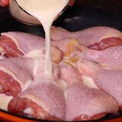 Заливаю курицу молоком и накрываю крышкой. Дети будут просить готовить каждый день - Вкусные рецепты - медиаплатформа МирТесен