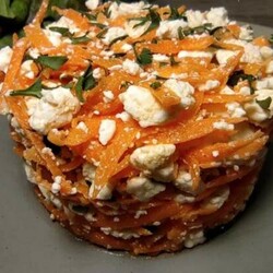 На деревенской свадьбе очень понравился салат с морковью: варить не надо, а готовить 5 минут - Вкусные рецепты - медиаплатформа МирТесен