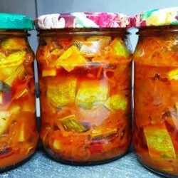 +Бабушкин рецепт деревенского салата кабачков на зиму. Пальчики оближешь! - Вкусные рецепты - медиаплатформа МирТесен