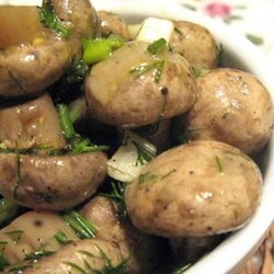 Нежные маринованные шампиньоны по-корейски