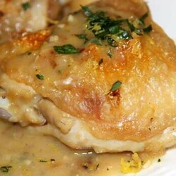 Куриные бедра в сметанном соусе - Вкусные рецепты - медиаплатформа МирТесен