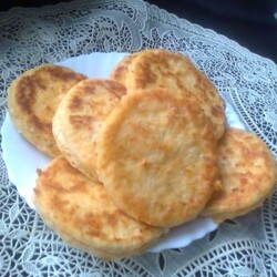 Сырные лепёшки на кефире - 13 пошаговых фото в рецепте