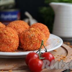 Шарики из консервированной горбуши в чипсах - 10 пошаговых фото в рецепте