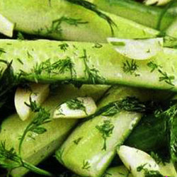 Быстрая закуска из огурцов. Всегда будет уместна за любым столом