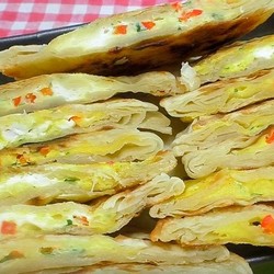 Как приготовить многослойные лепешки с яичной начинкой