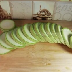 Кабачки теперь не жарю, а готовлю в духовке: проще, вкуснее и у плиты стоять не нужно - Вкусные рецепты - медиаплатформа МирТесен