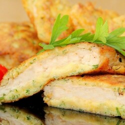 Когда жарю куриные отбивные, делаю для них сырный кляр: вкус не передать словами