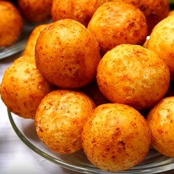 Творожные пончики со сгущенкой: целая гора вкусняшек за считанные минуты - Вкусные рецепты - медиаплатформа МирТесен