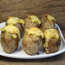 Праздничный картофель станет настоящей находкой для вас. Аппетитная корочка и сочная серединка - Скатерть-Самобранка - медиаплатформа МирТесен