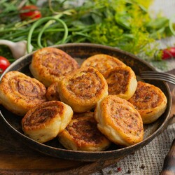 Вкуснейшие пирожки-рулетики с фаршем на сковороде