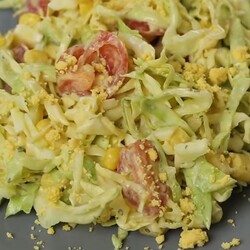 Небанальные рецепты салатов из обыкновенной капусты