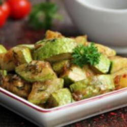 Кабачки в соевом соусе с чесноком на сковороде