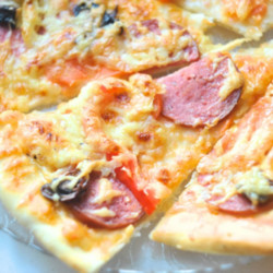 Как в пиццерии: идеальное тесто и соус для пиццы за 10 минут