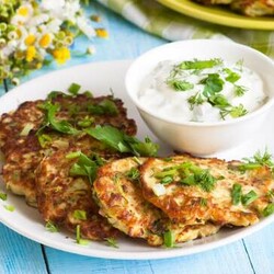 Капустные оладьи с луком и имбирём