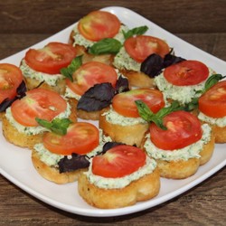 Ну кто же их не любит? В нашей семье эти гренки на первом месте