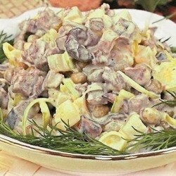 Сытный и вкусный мясной салат с грибами — заменит даже полноценный ужин - Вкусные рецепты - медиаплатформа МирТесен