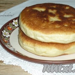Лепёшки дрожжевые на сковороде - 11 пошаговых фото в рецепте