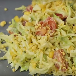 Салат с кукурузой и необычной заправкой