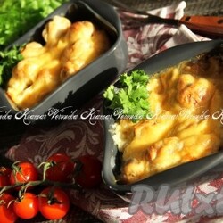 Пельмени, запечённые со сметаной и сыром в духовке - 10 пошаговых фото в рецепте