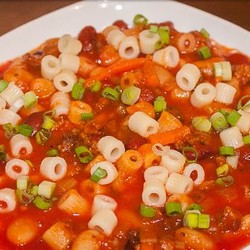 Итальянский густой овощной суп с фаршем, пастой и фасолью