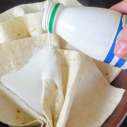 Заливаем лаваш стаканом кефира и получаем ленивый пирог без теста